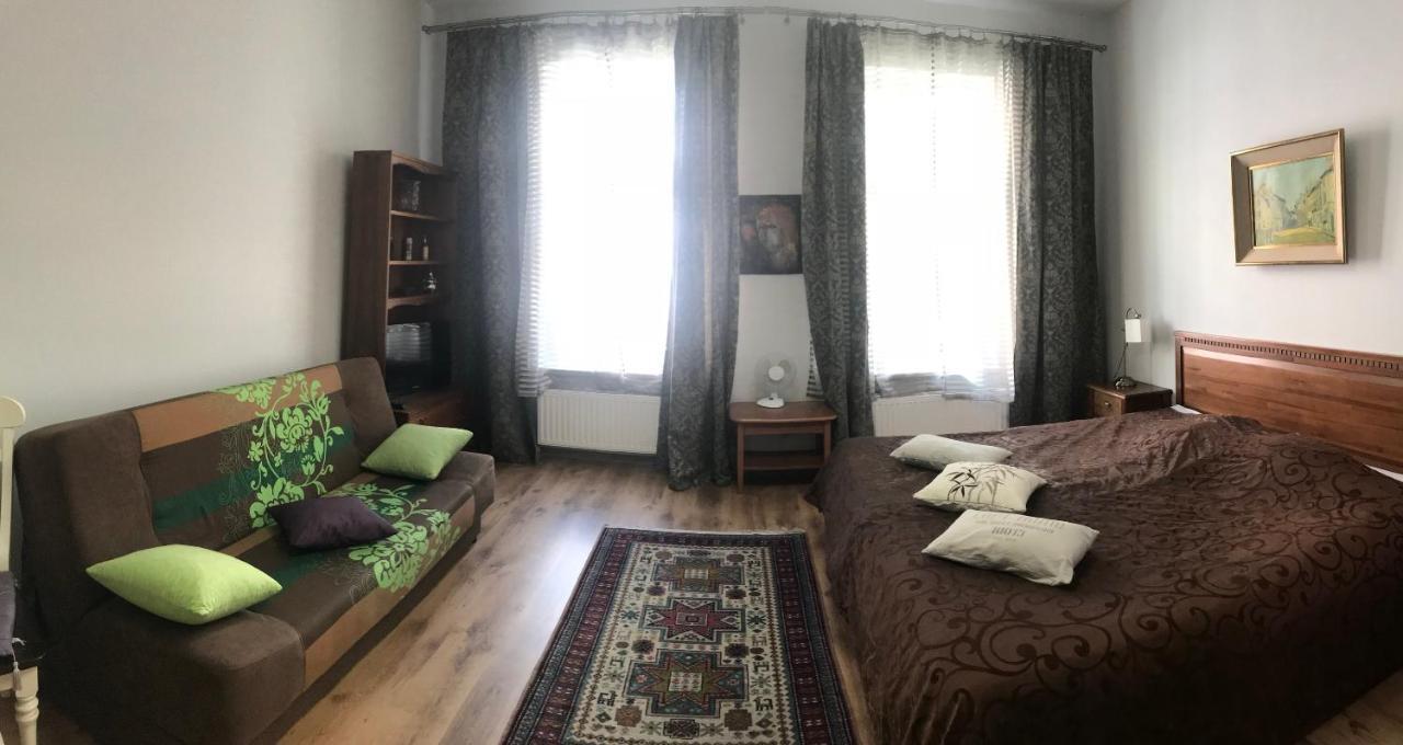 A1 Apartments With Free Parking Riga Bagian luar foto